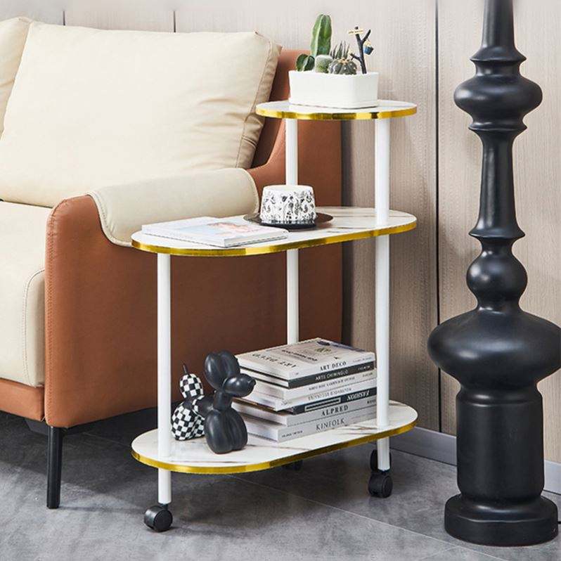 Tavolino da Caffè Moderno a 3 Ripiani con Ruote – Design Effetto Marmo con Struttura in Metallo Dorato, Ideale per Salotto e Soggiorno